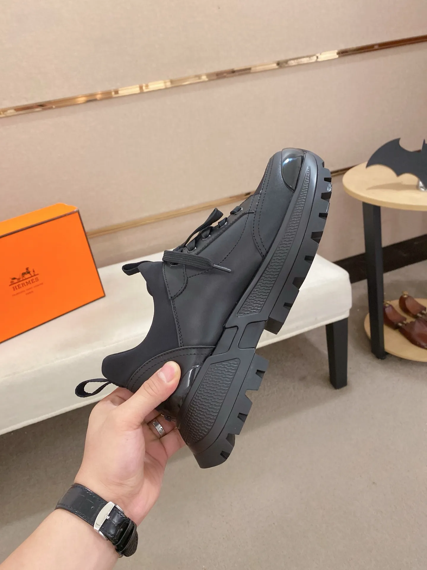 Men's clothing and shoes💰: 600💰《HERMES》【Classic original order·Version】Hermès; top 🔝purchasing agent🔍🔍men's latest 🇺🇸 counter sales simultaneously, imported from Italy original ▲▲cowhide ▲▲ (high-end, nobility, class) ) Exquisite workmanship (Italian 🇮🇹 imported water-dyed 🐂 cowhide lining) sole: original sole provided by the original factory, ⚠️exclusive double-layer activity·TPR·rubber·combined molded outsole; super comfortable·wear-resistant·non-slip·environmental protection The real thing is more beautiful if you take the real thing (high quality, follow the order). You can enter and exit the counter at will * Number of yards: 38-44 (can be customized 45-46, non-returnable)